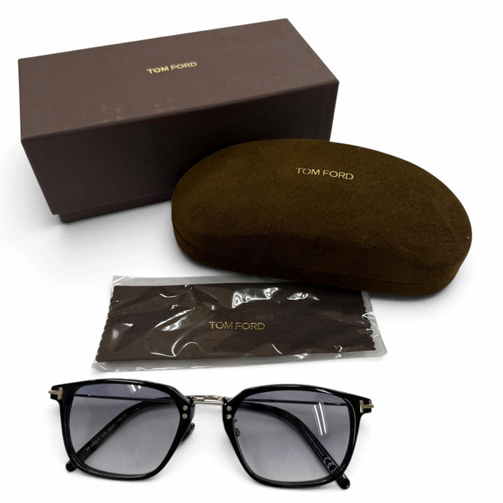 Pristine TOM FORD sunglasses Gradient lens square-shaped eyewear black TF1042-D