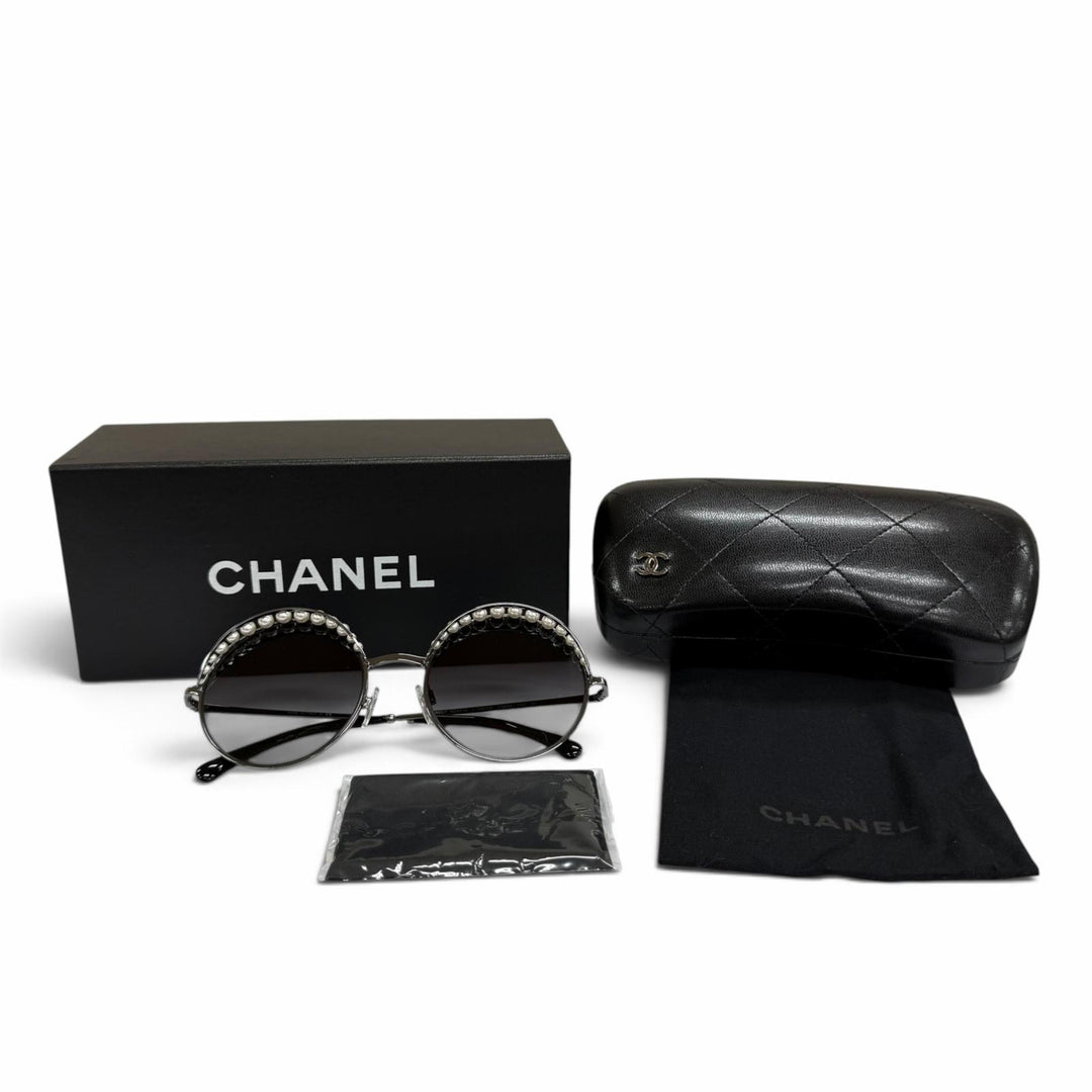 Excellent CHANEL sunglasses COCO Mark Eco Pearl Cancer metallic Women 4234-H