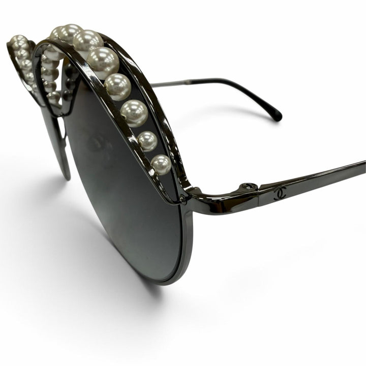 Excellent CHANEL sunglasses COCO Mark Eco Pearl Cancer metallic Women 4234-H