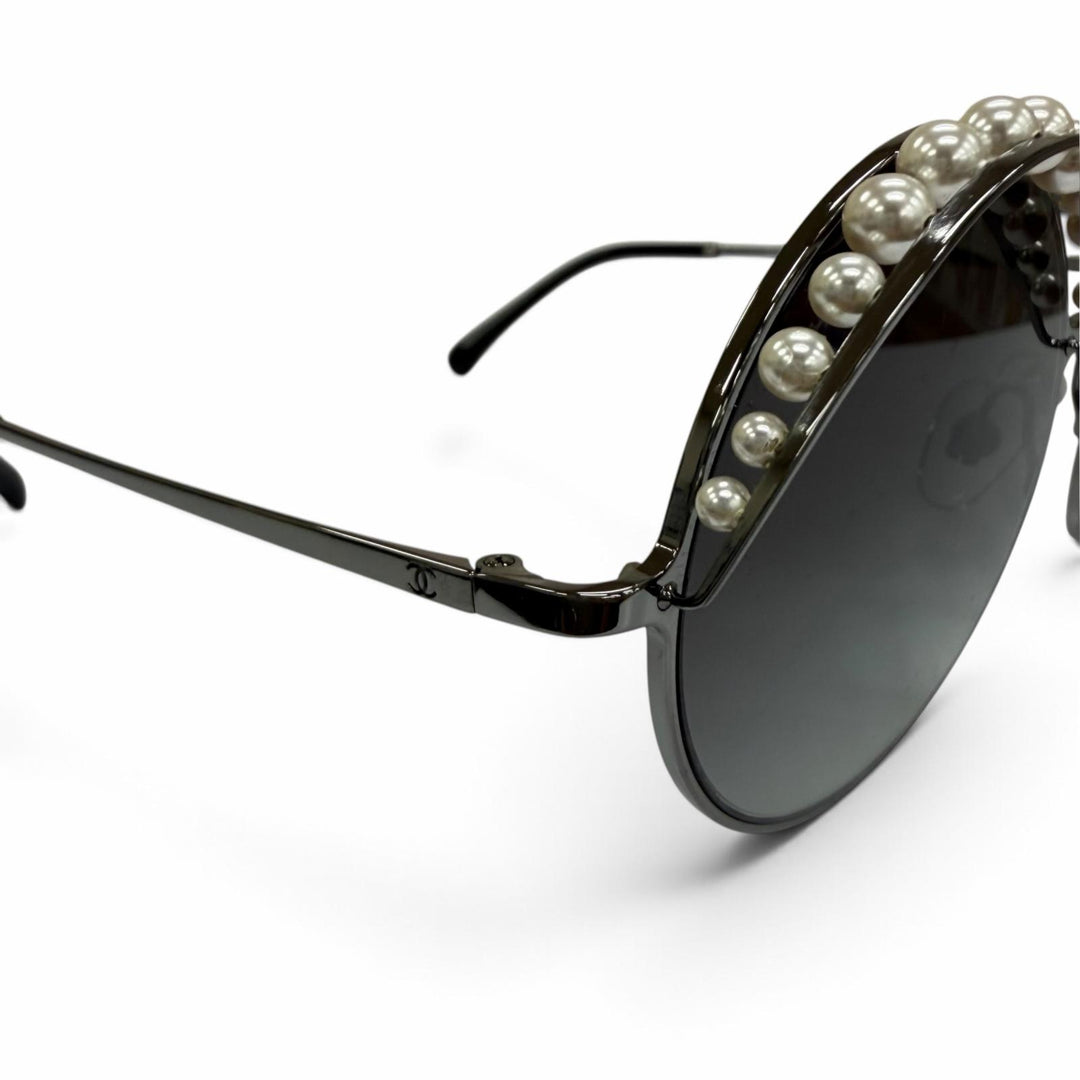 Excellent CHANEL sunglasses COCO Mark Eco Pearl Cancer metallic Women 4234-H