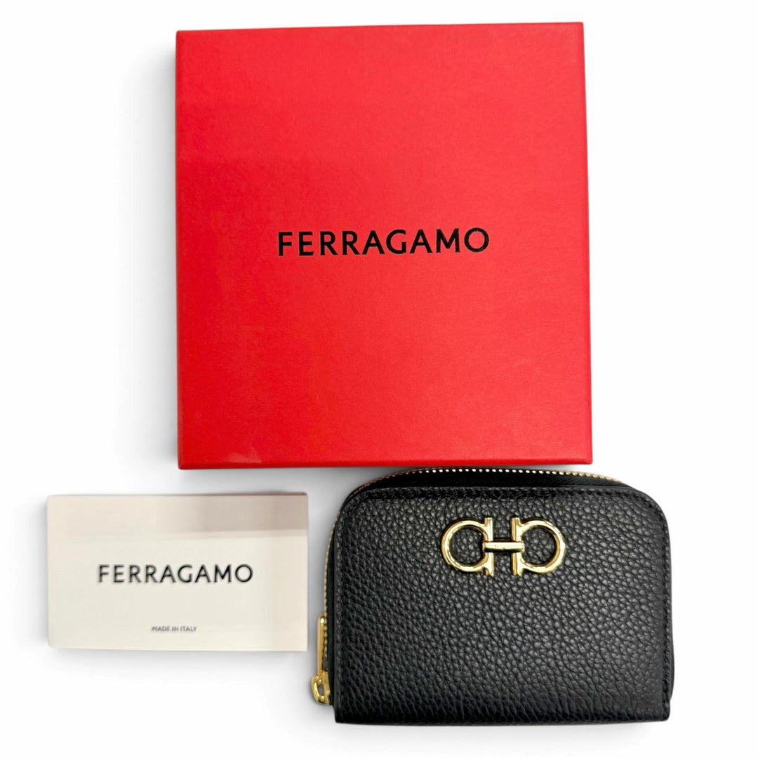 Pristine FERRAGAMO Gancini Zip Around Leather Coin Case Compact Wallet 220406