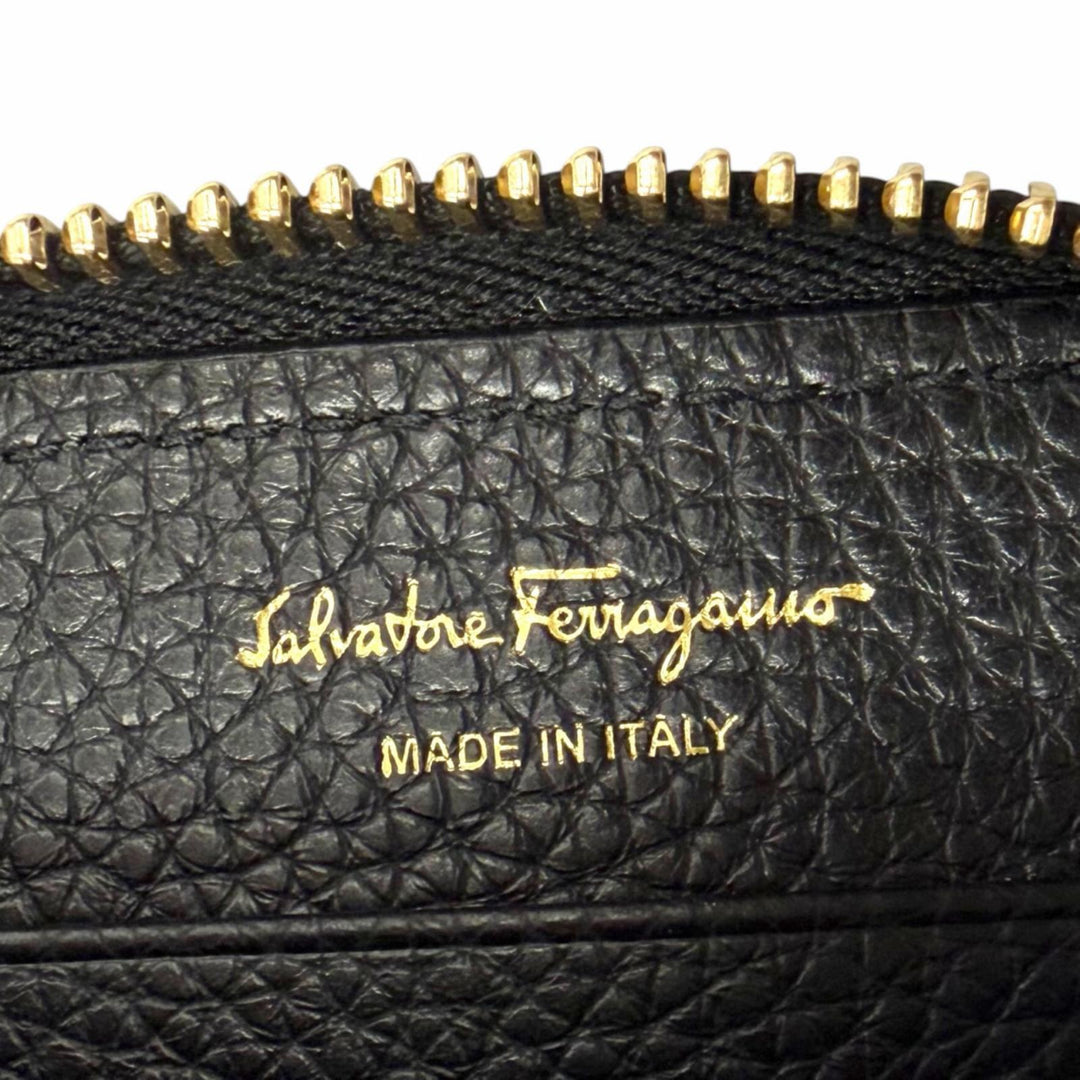 Pristine FERRAGAMO Gancini Zip Around Leather Coin Case Compact Wallet 220406