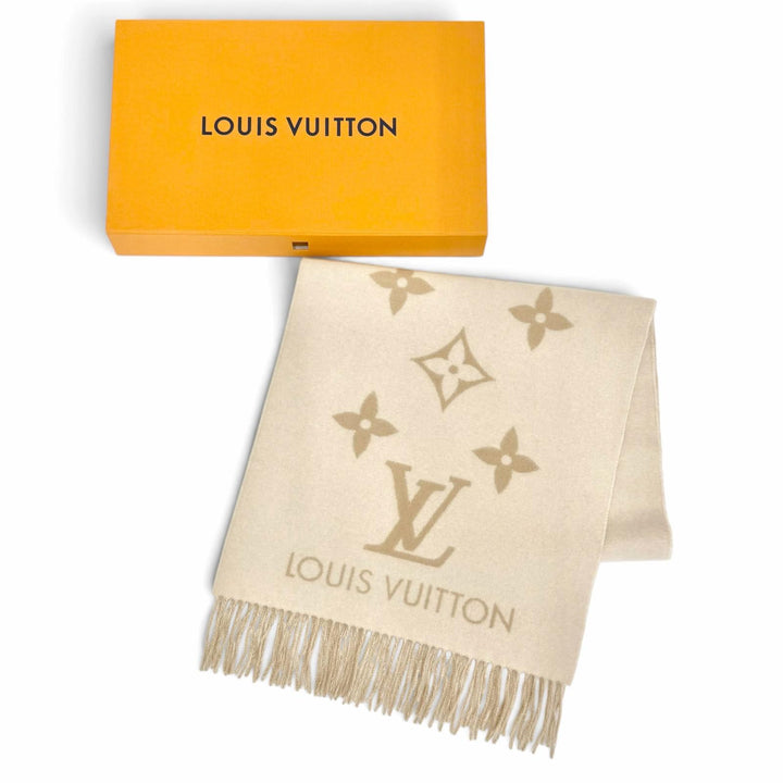 Excellent LOUIS VUITTON muffler reykjavik Monogram Giant Pattern M78123