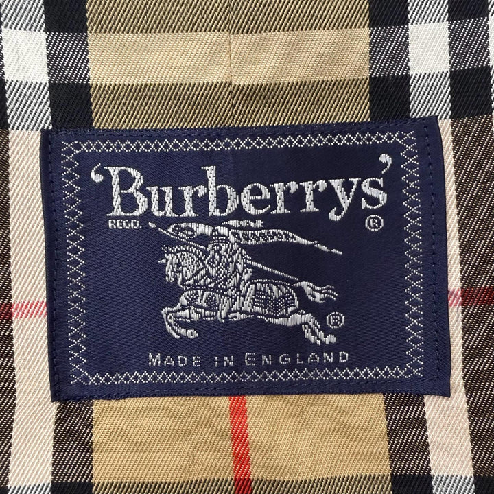 Great Burberrys coat Nova check pattern on the back Fly front khaki