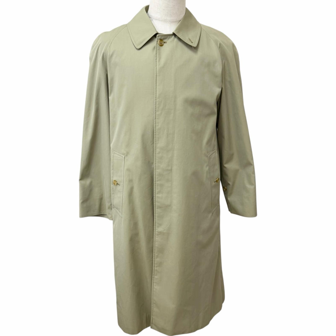 Great Burberrys coat Nova check pattern on the back Fly front khaki