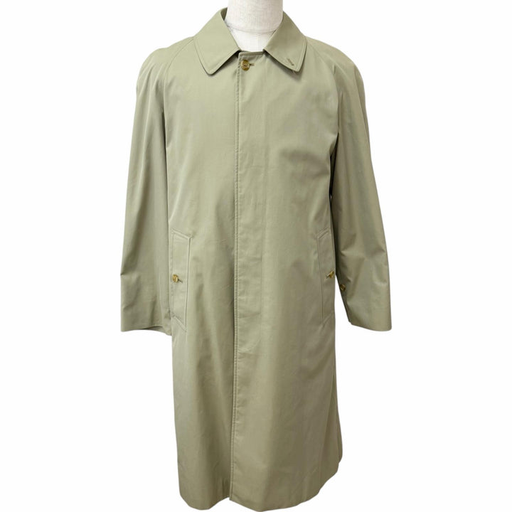 Great Burberrys coat Nova check pattern on the back Fly front khaki