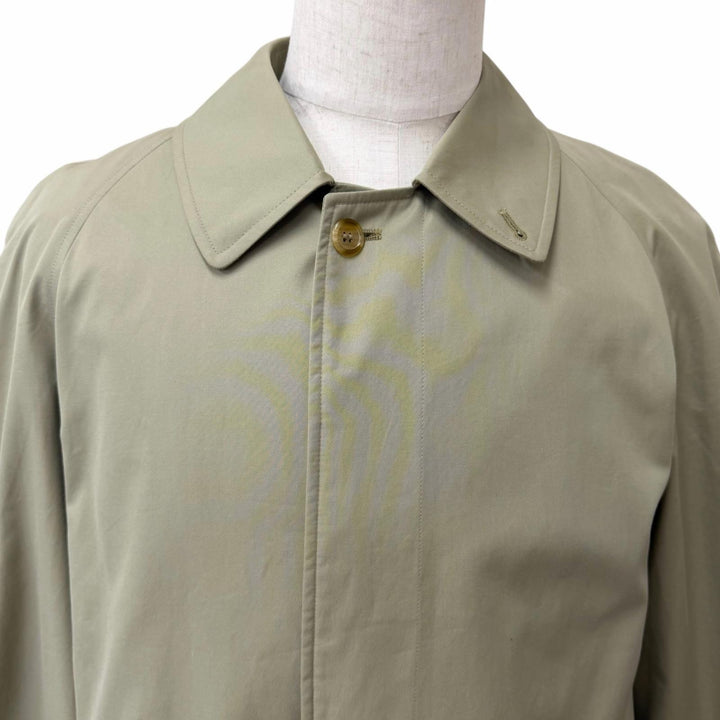 Great Burberrys coat Nova check pattern on the back Fly front khaki