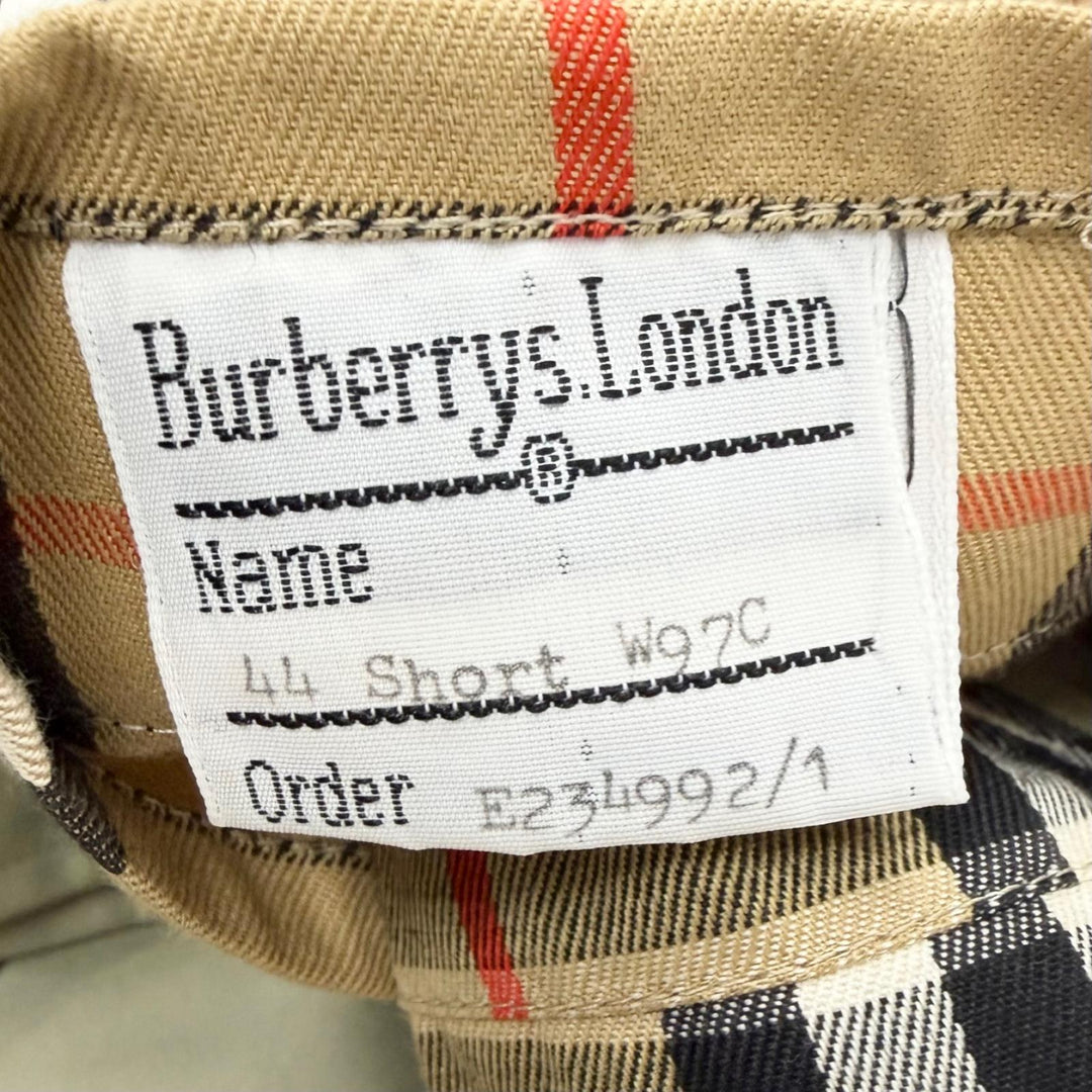 Great Burberrys coat Nova check pattern on the back Fly front khaki