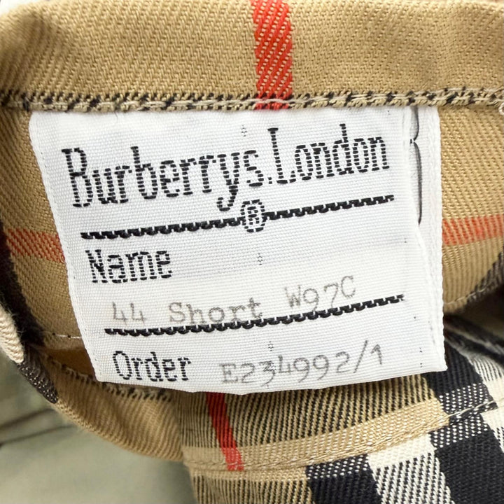 Great Burberrys coat Nova check pattern on the back Fly front khaki