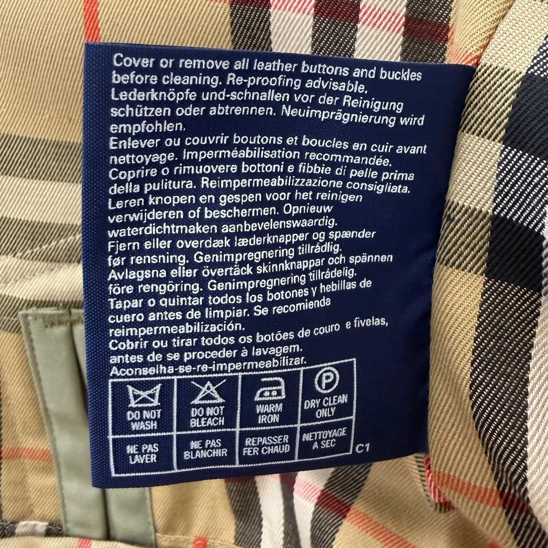 Great Burberrys coat Nova check pattern on the back Fly front khaki