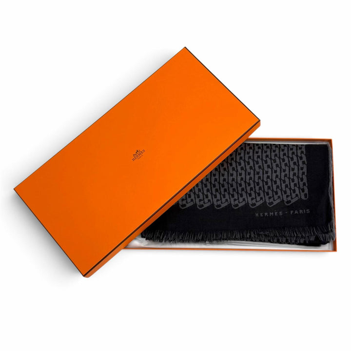 Excellent HERMES Stall Logo-emblazoned Chain Pattern with fringe black cashmere