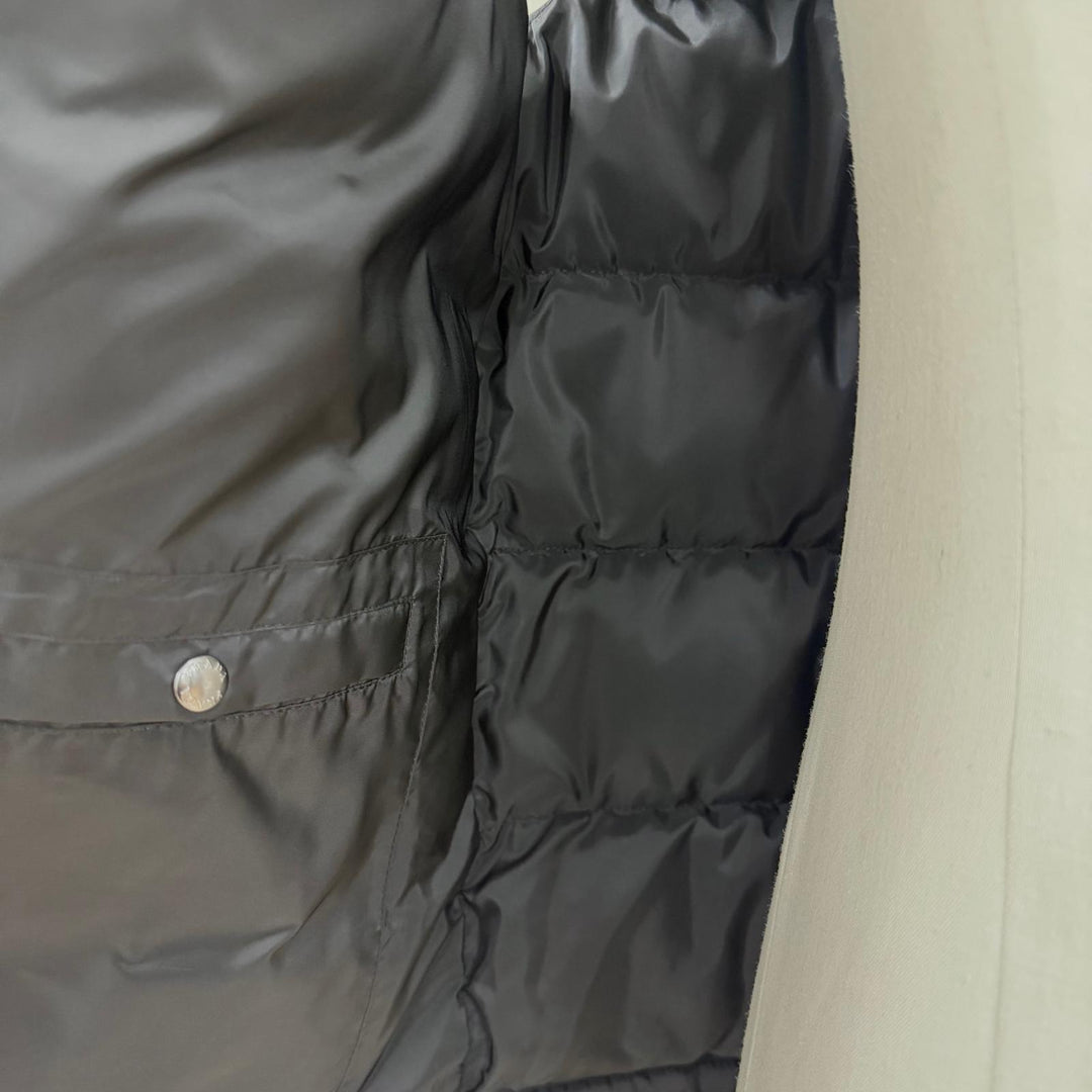 Great PRADA Down vest Triangle logo, triangle plate, zip-up black mens 48