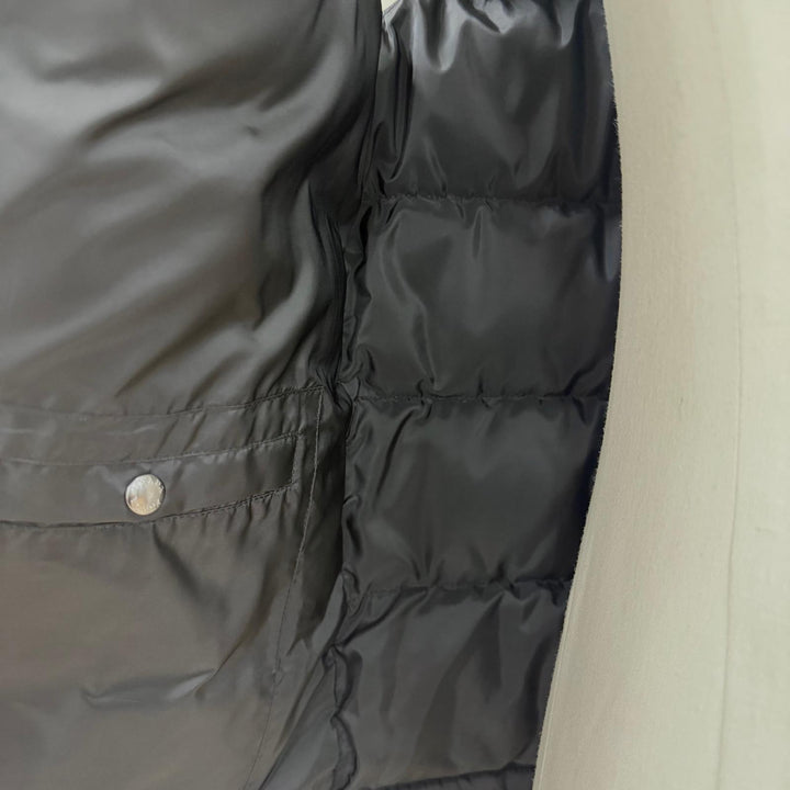 Great PRADA Down vest Triangle logo, triangle plate, zip-up black mens 48