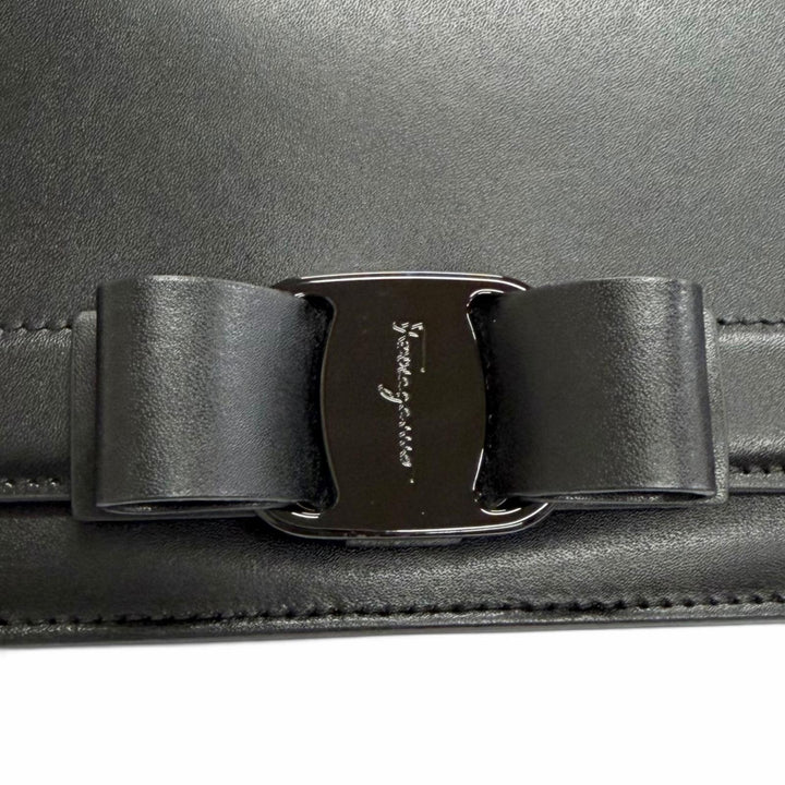Great Salvatore Ferragamo Shoulder Bag Vala Ribbon Chain black leather 21G877