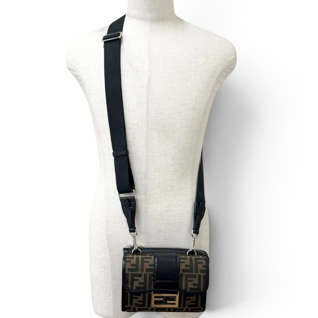 Great FENDI Shoulder Bag Zucca Pattern Double Baguette Brown canvas mens 7VA649