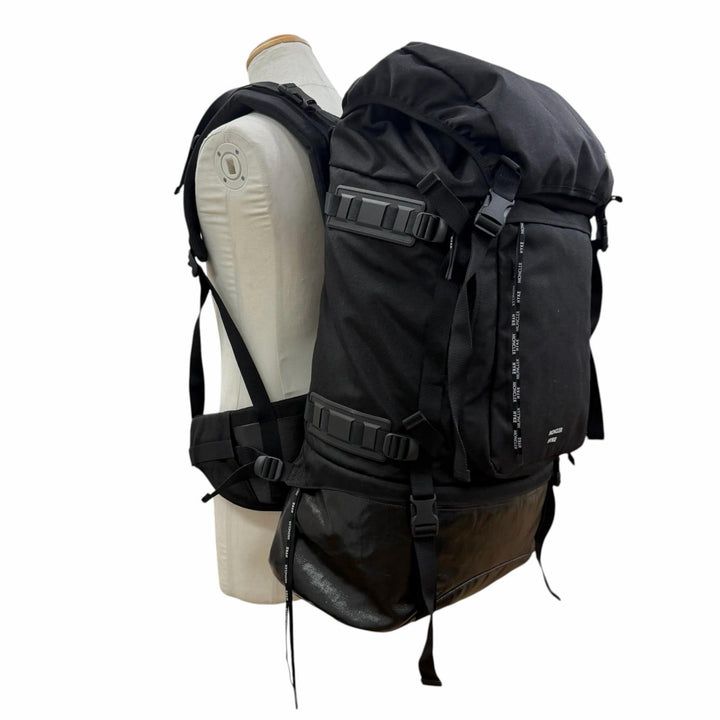Great MONCLER HYKE Backpack Daypack Leather-trimmed large size. 5A00001 M2533