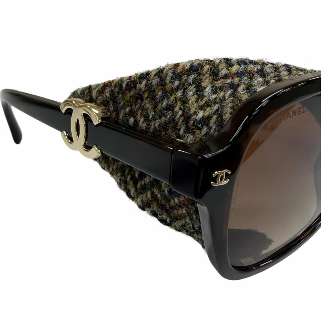 Very Good CHANEL pilot shape sunglasses Current model, tweed. Brown 25N 71734A