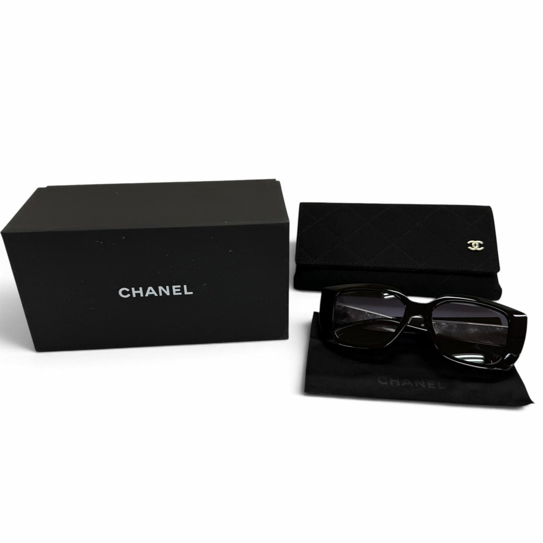 Excellent CHANEL Butterfly Shape Sunglasses Current product COCO Mark 26C A71770