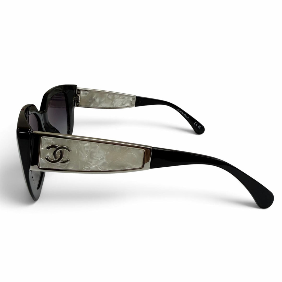 Excellent CHANEL Butterfly Shape Sunglasses Current product COCO Mark 26C A71770