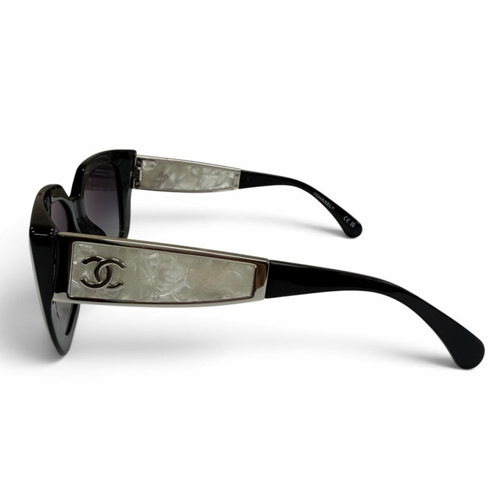 Excellent CHANEL Butterfly Shape Sunglasses Current product COCO Mark 26C A71770