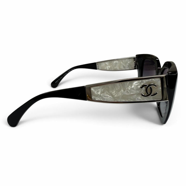 Excellent CHANEL Butterfly Shape Sunglasses Current product COCO Mark 26C A71770