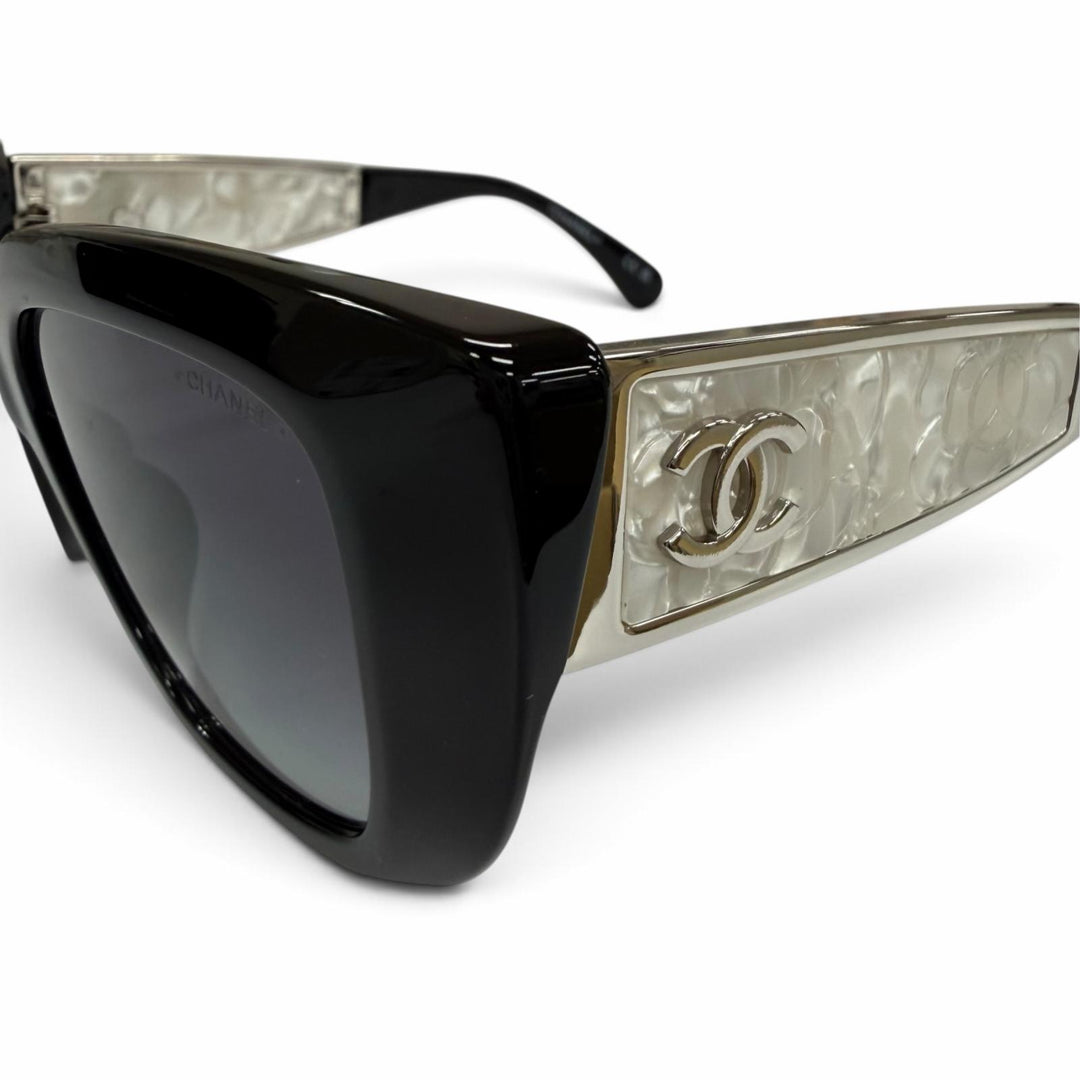 Excellent CHANEL Butterfly Shape Sunglasses Current product COCO Mark 26C A71770