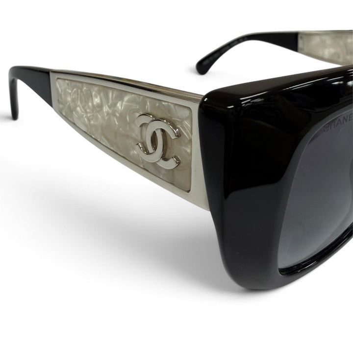 Excellent CHANEL Butterfly Shape Sunglasses Current product COCO Mark 26C A71770