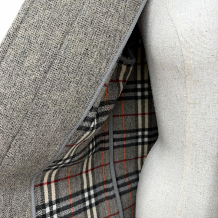 Excellent BURBERRY Duffel coat Checked lining, toggle throat latch. Gray 36