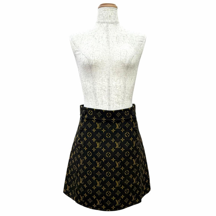 Pristine LOUIS VUITTON Mini skirt Monogram pattern, all-over anchor button 34