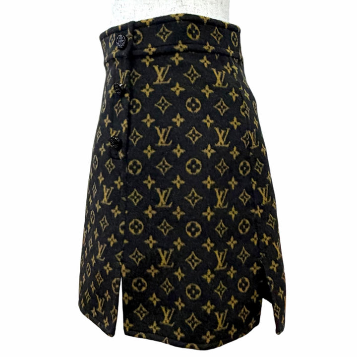 Pristine LOUIS VUITTON Mini skirt Monogram pattern, all-over anchor button 34