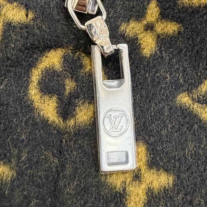 Pristine LOUIS VUITTON Mini skirt Monogram pattern, all-over anchor button 34