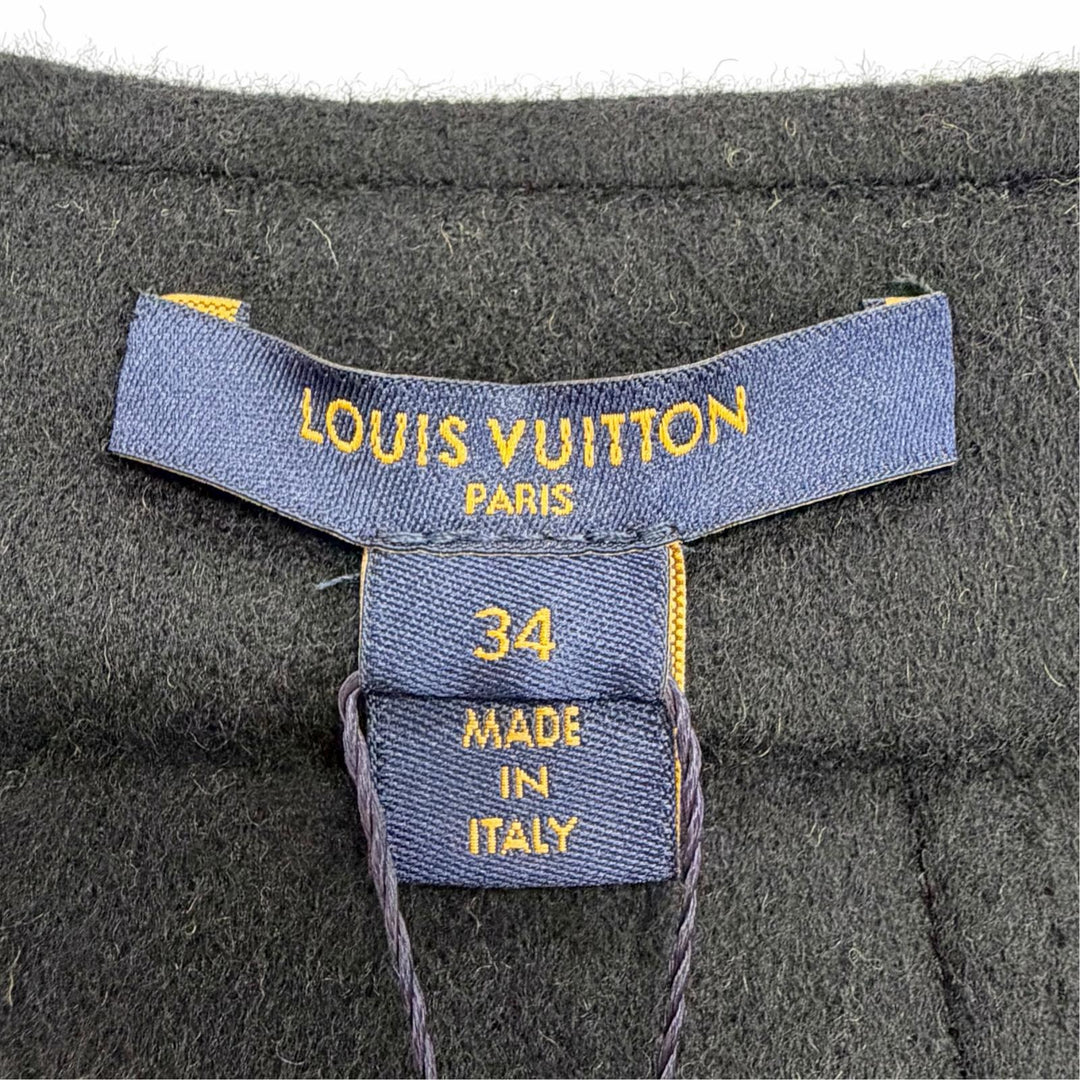 Pristine LOUIS VUITTON Mini skirt Monogram pattern, all-over anchor button 34