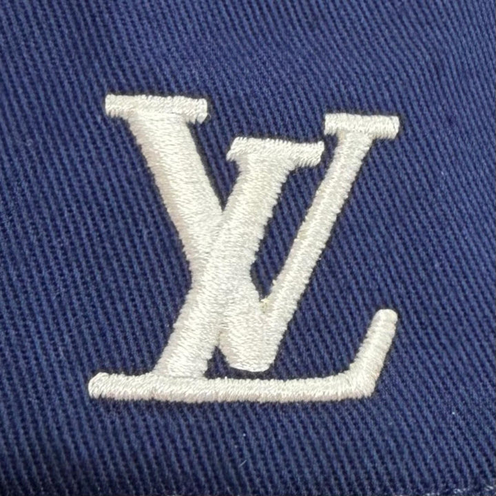 Great LOUIS VUITTON hat Shapka LV Graphical Stripe Navy cotton mens L M77623