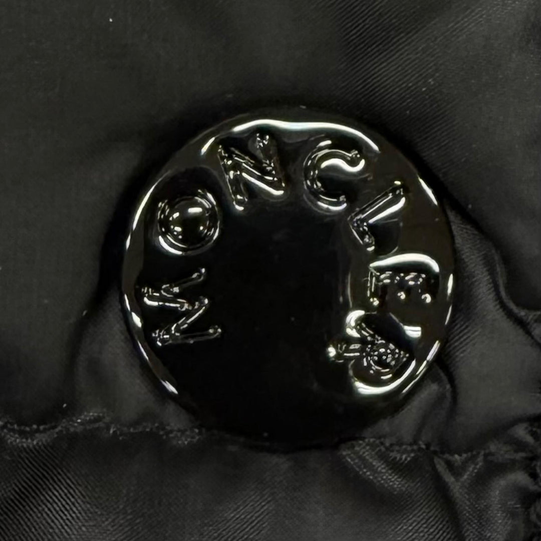Excellent MONCLER down coat HERMINE Hood and logo patch included black Nylon 1
