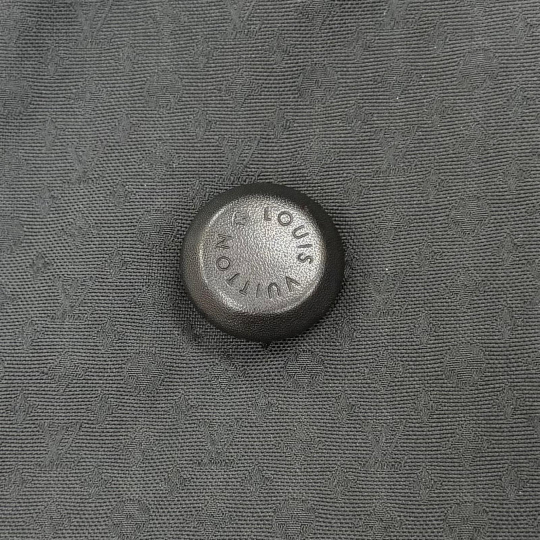 Great LOUIS VUITTON trench coat Monogram logo button black polyester Women 34