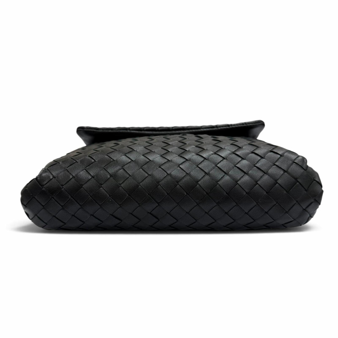 Great BOTTEGAVENETA Clutch bag INTRECCIATO leather black leather Women