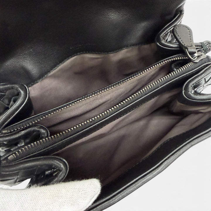 Great BOTTEGAVENETA Clutch bag INTRECCIATO leather black leather Women