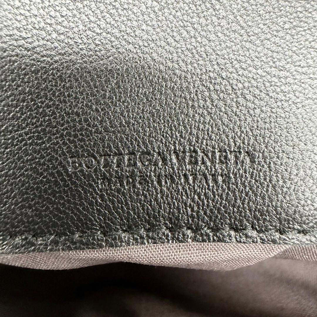 Great BOTTEGAVENETA Clutch bag INTRECCIATO leather black leather Women