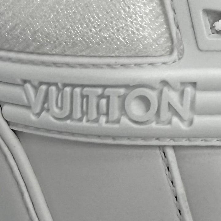 Excellent LOUIS VUITTON sneakers LV sweatshirt Logo-embroidered leather 37.5
