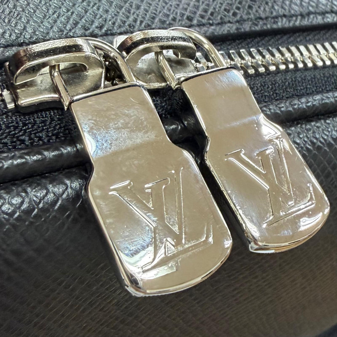 Excellent LOUIS VUITTON Backpack Daypack Taiga Avenue Backpack leather M30977