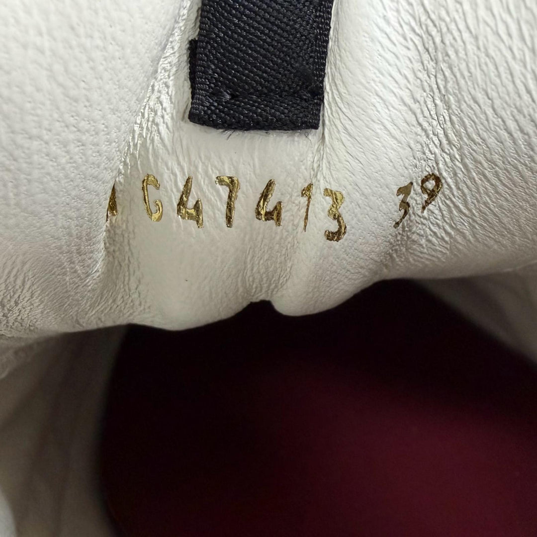 Excellent CHANEL Low cut sneakers Métiers d'Art Collection 39 G47413