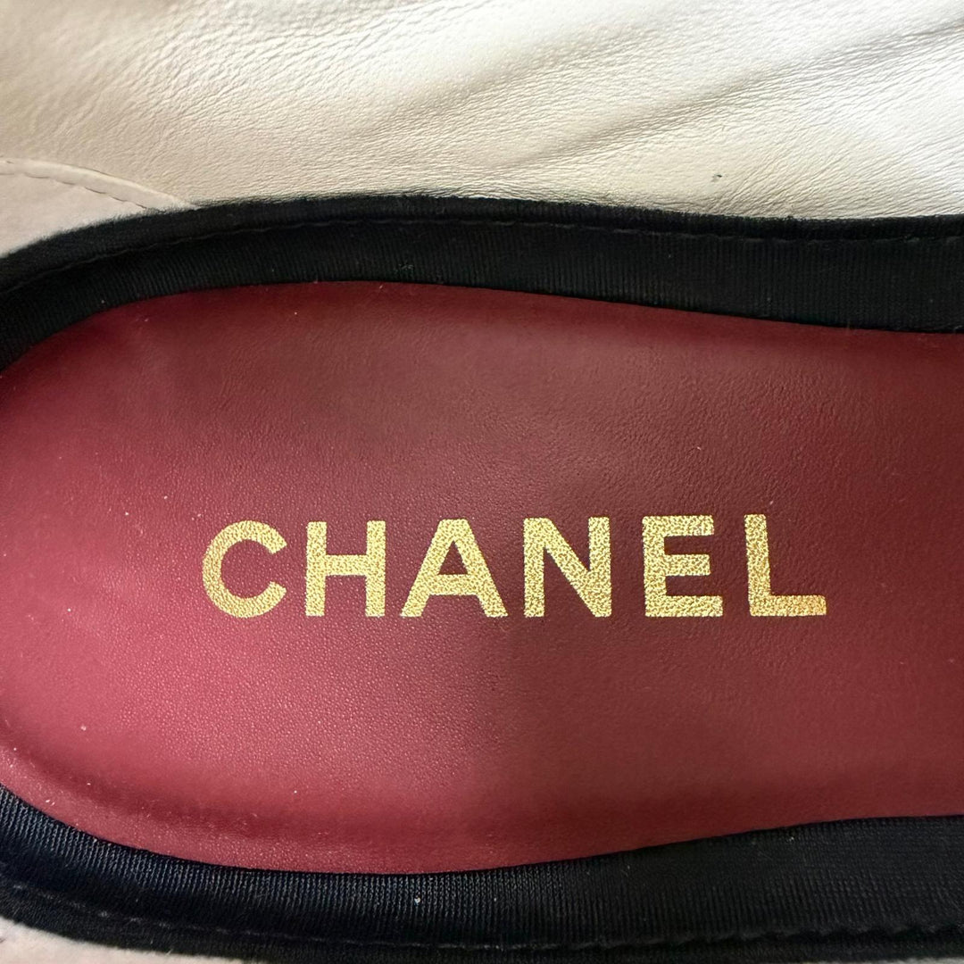 Excellent CHANEL Low cut sneakers Métiers d'Art Collection 39 G47413