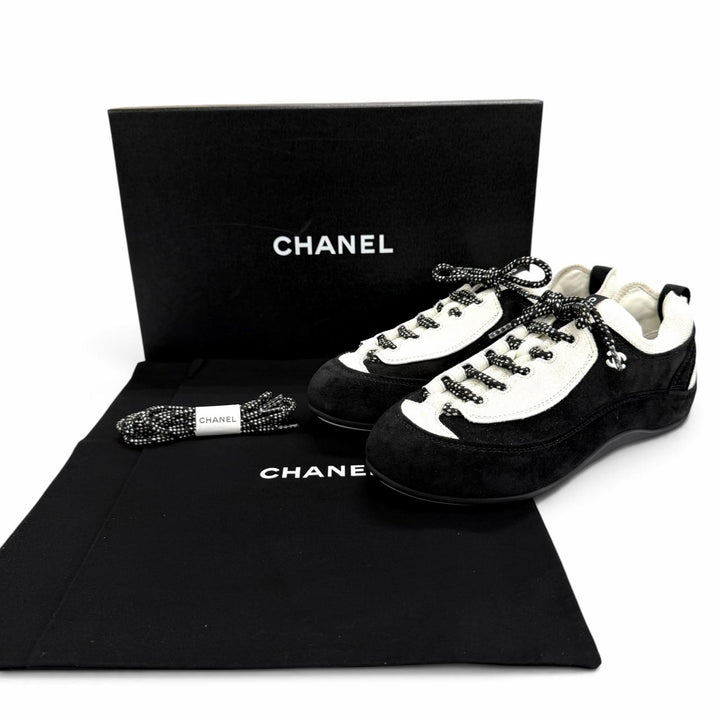 Excellent CHANEL Low cut sneakers Métiers d'Art Collection 39 G47413