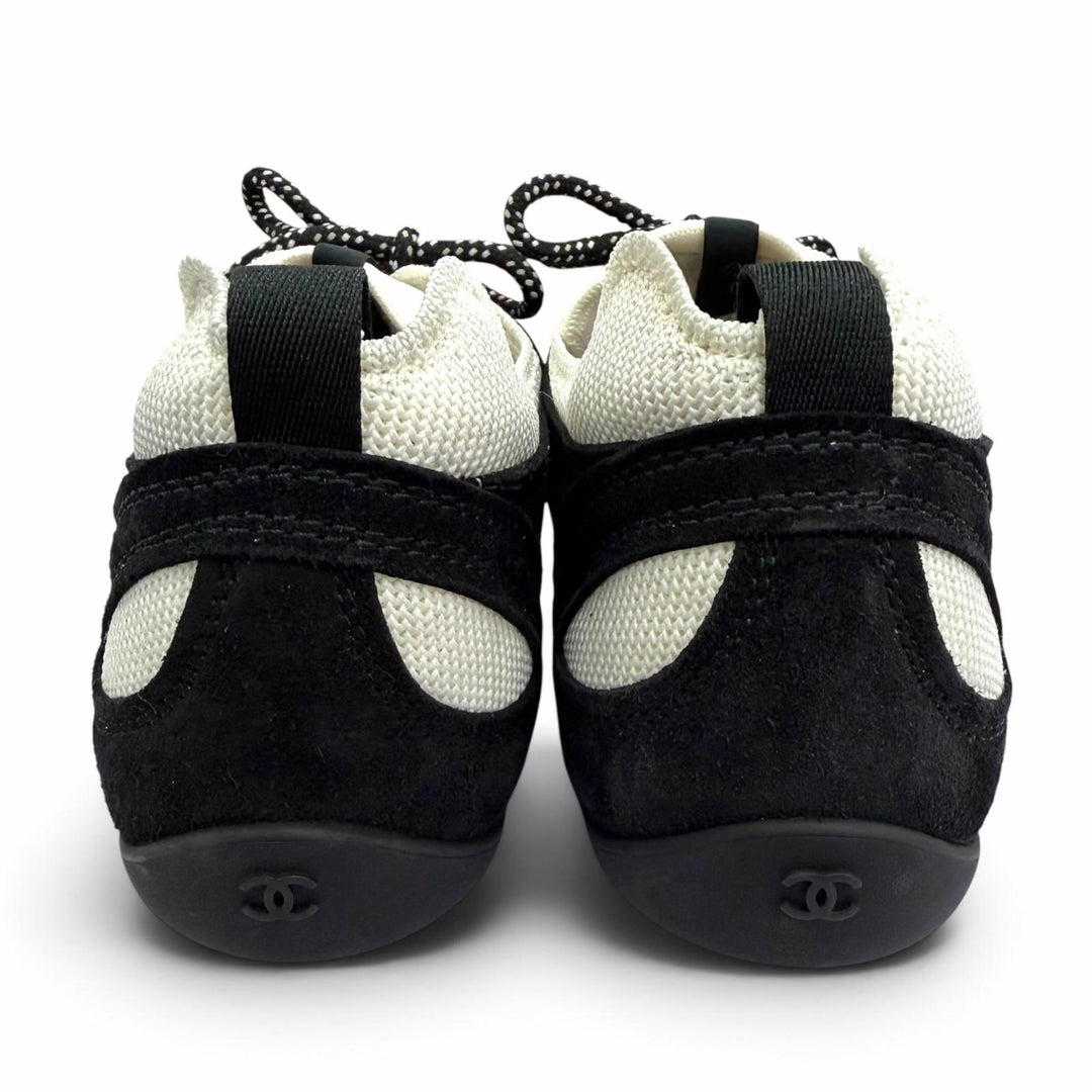 Excellent CHANEL Low cut sneakers Métiers d'Art Collection 39 G47413
