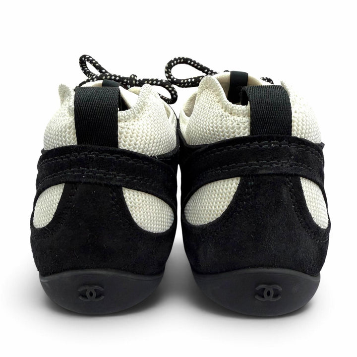 Excellent CHANEL Low cut sneakers Métiers d'Art Collection 39 G47413