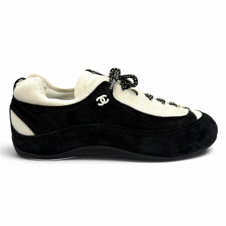 Excellent CHANEL Low cut sneakers Métiers d'Art Collection 39 G47413
