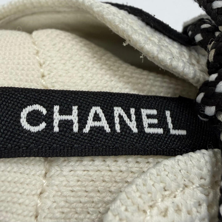 Excellent CHANEL Low cut sneakers Métiers d'Art Collection 39 G47413