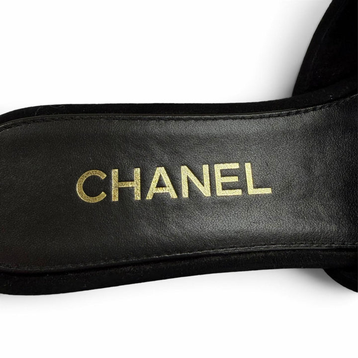 Great CHANEL Mule 2026 Métiers d'Art Collection COCO Mark Leather 37 G47043