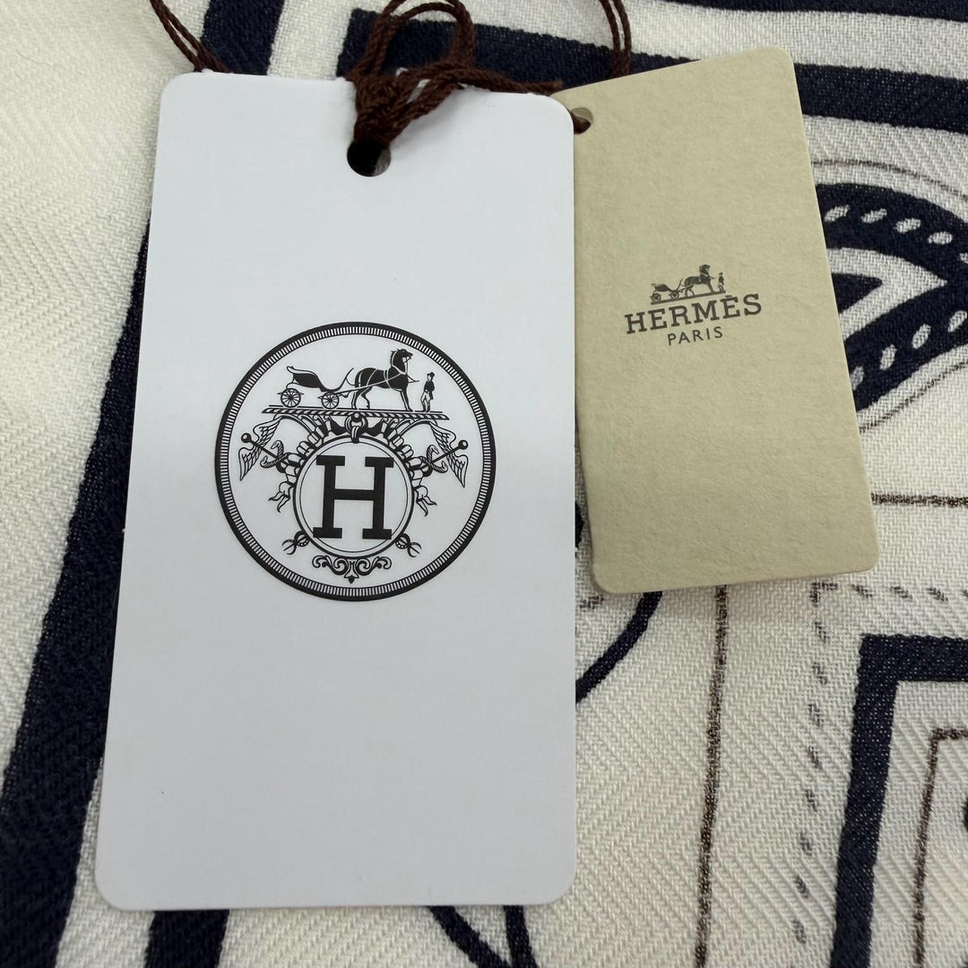 Pristine HERMES Stall Carrégeant Mors A Jouets Bandana beige cashmere Women