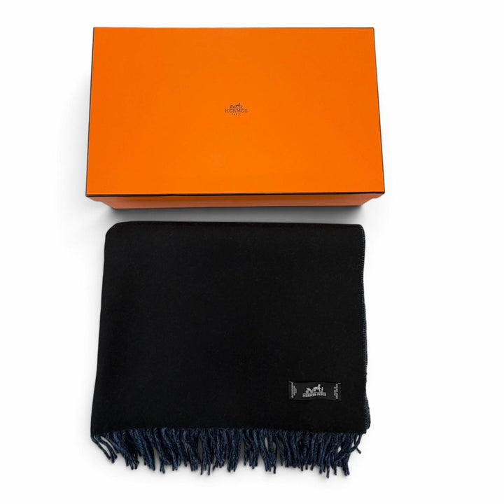Great HERMES Scarf Two-tone fringed shawl, large size blue cashmere mens